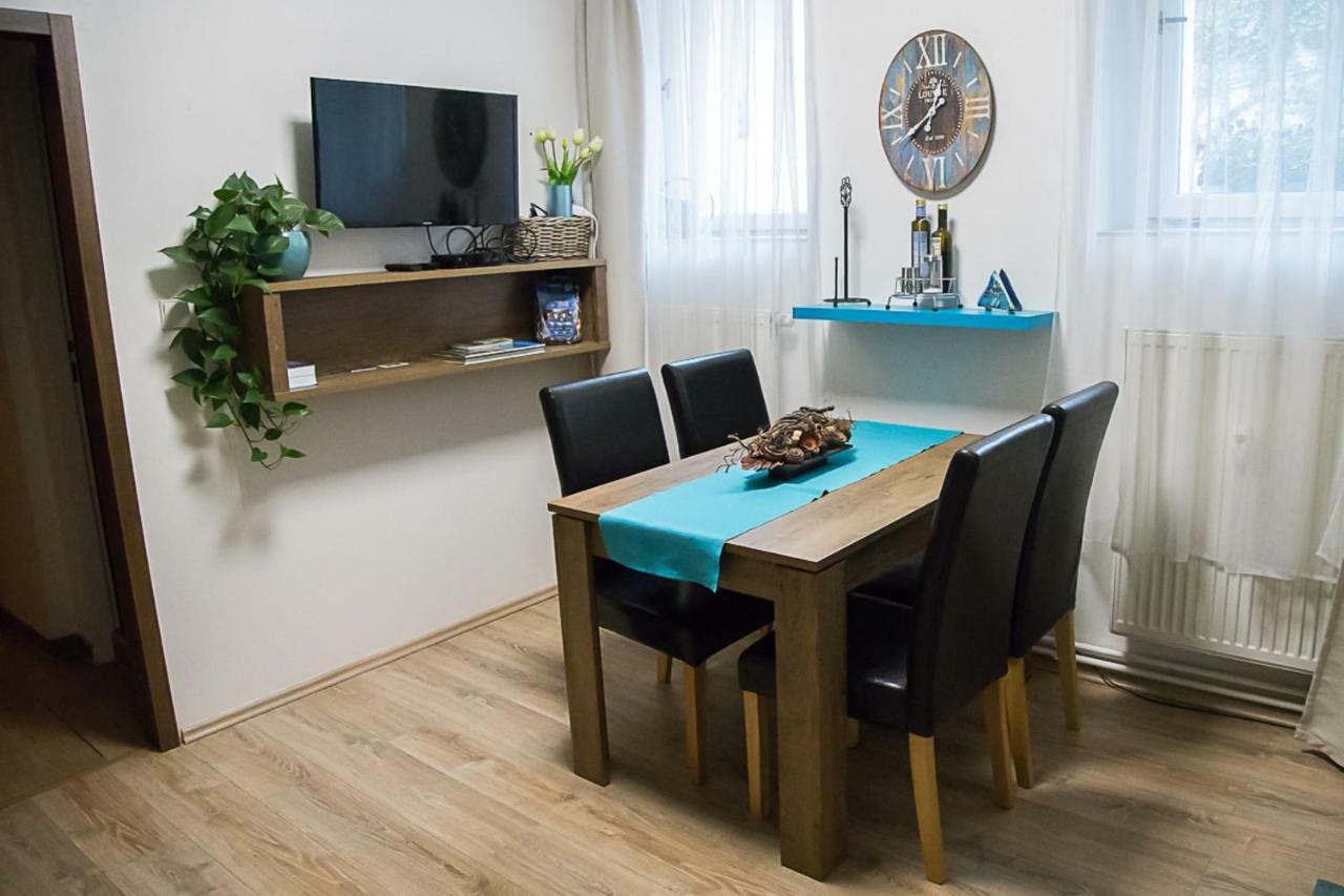 Nice Home To Stay At Prague Close To Castle With Terrace And Garden Exterior foto